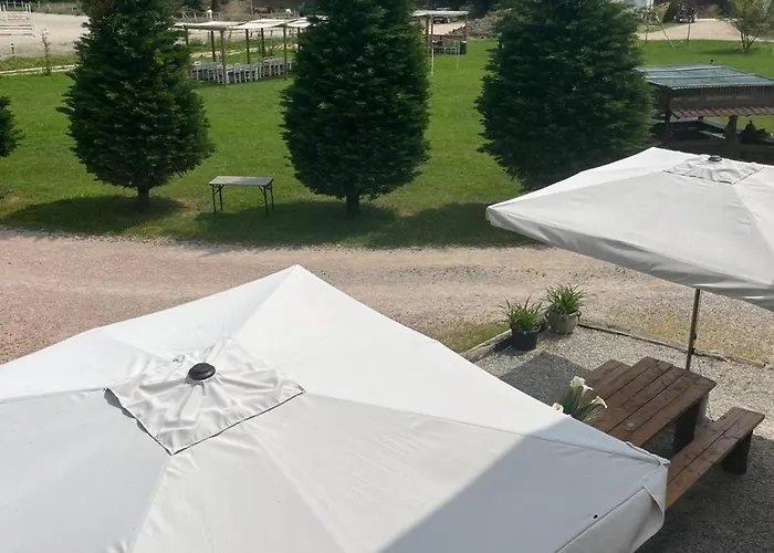 Ranch B & Panzió Nibionno